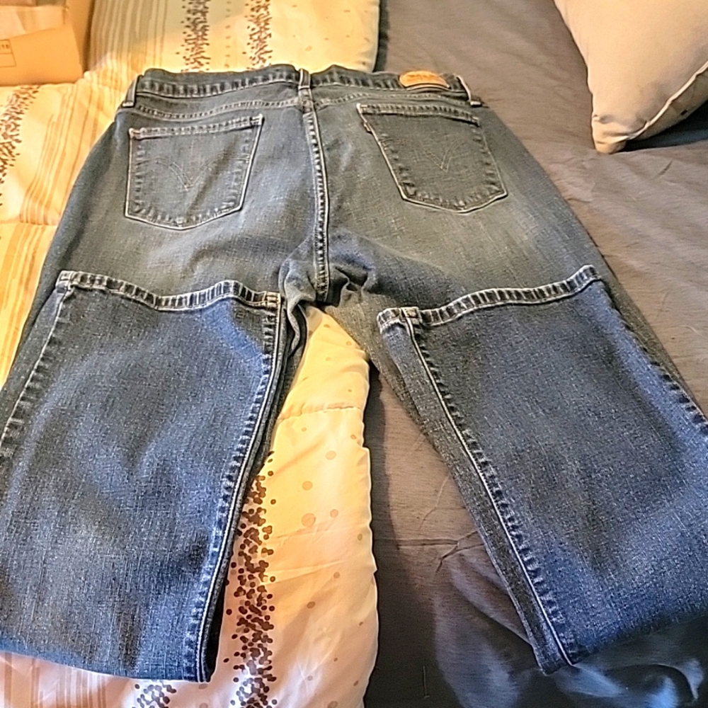 Levis